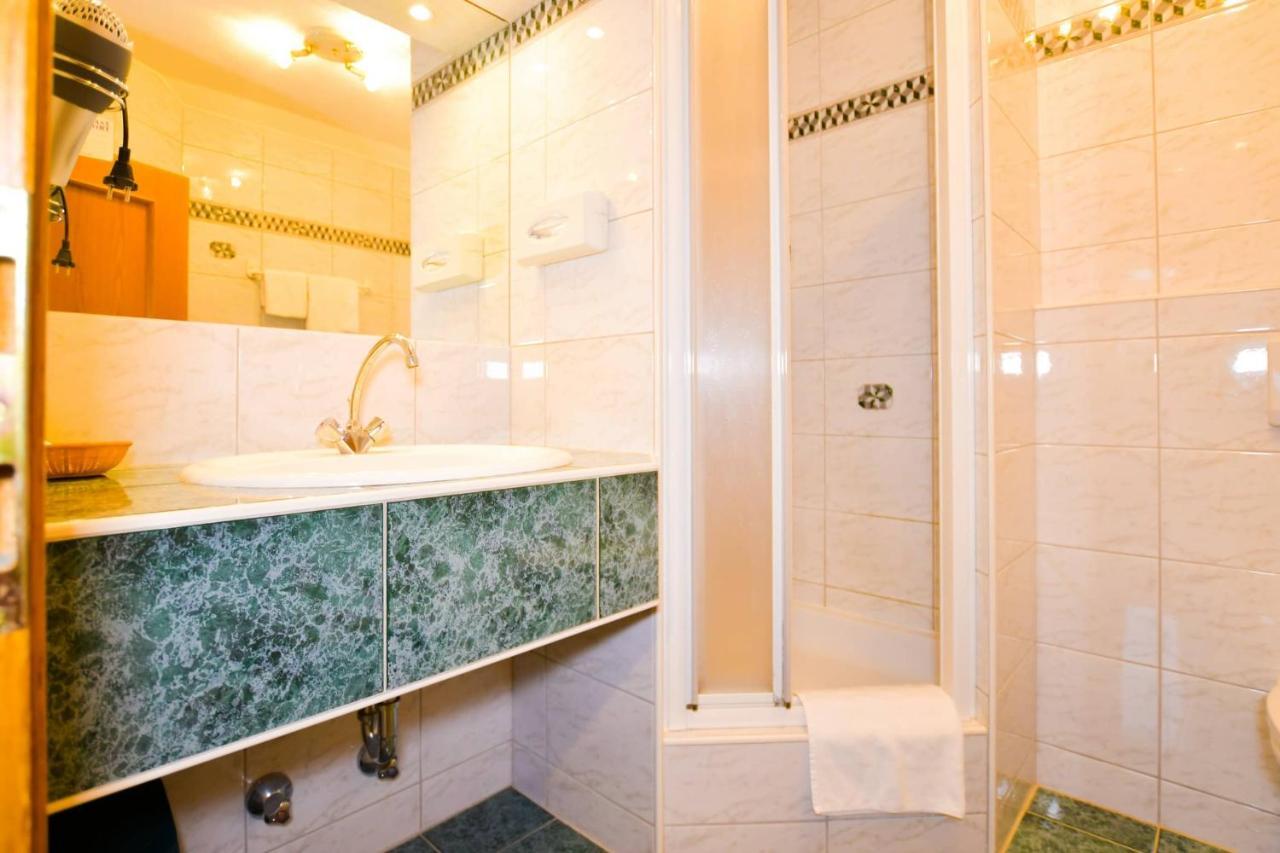 Hotel Jerolitsch Krumpendorf Ngoại thất bức ảnh
